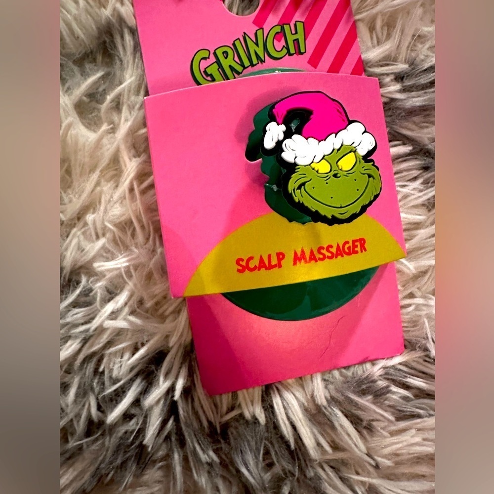 PRIMARK - The Grinch scalp massager